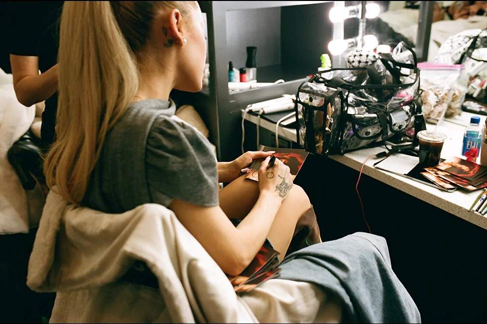 Ariana Grande CD Signing Reseller