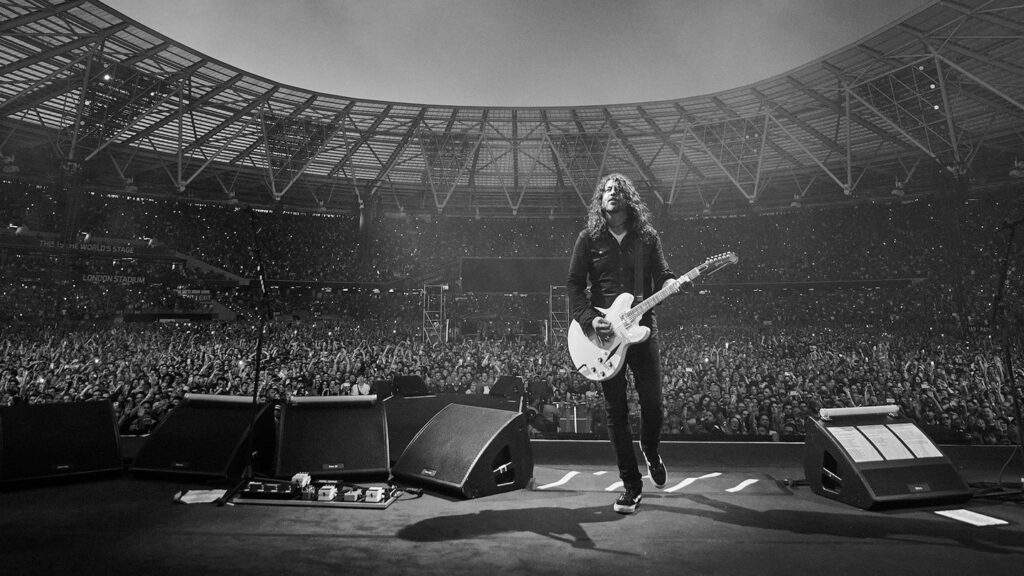 Dave Grohl Signed Gibson Guitar Reseller