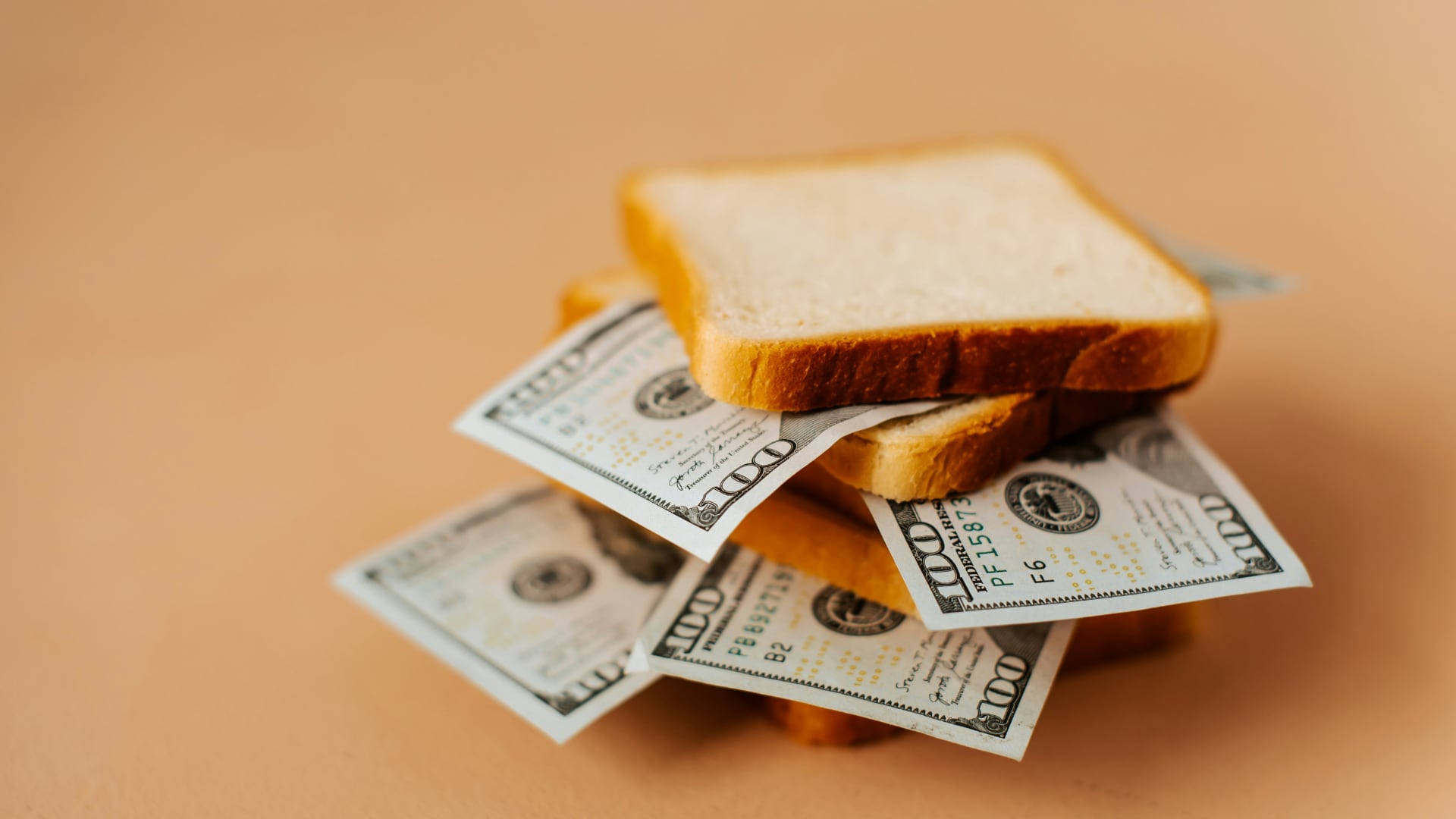 Money sandwich, metaphor for cook group for resellers